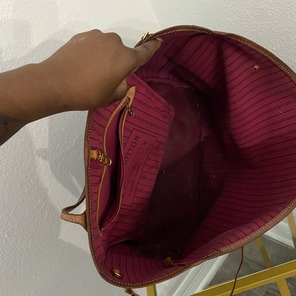AUTHENTIC Louis Vuitton Neverfull GM - Picture 7 of 7